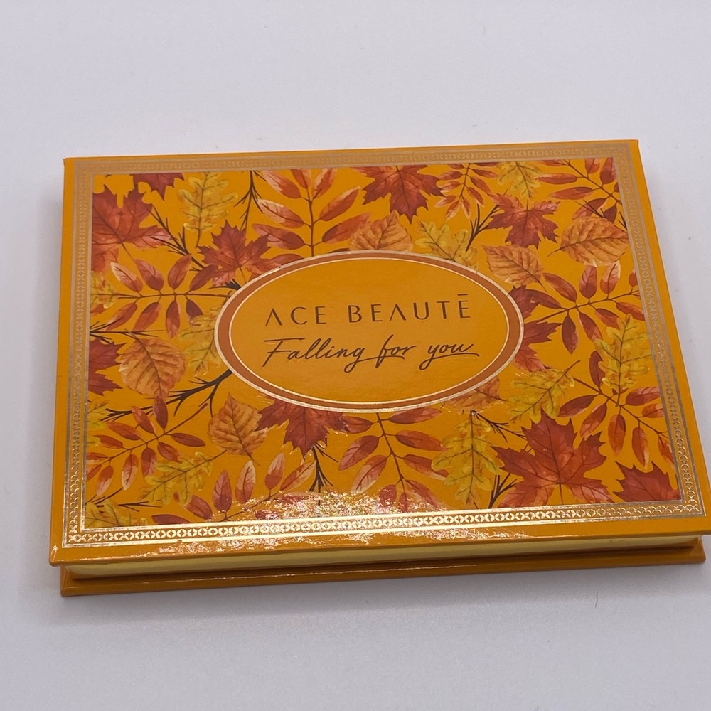 Ace Beaute | Eyeshadow Palette in Falling for You